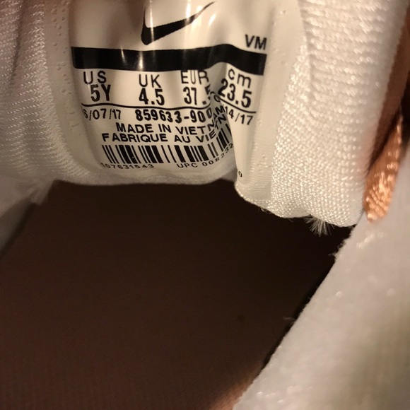 Nike shoes - Picture 6 of 7